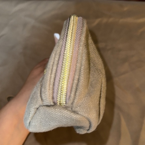 Victoria Secret taupe canvas w/goldtone hardware zip around wristlet NWOT - Picture 13 of 14